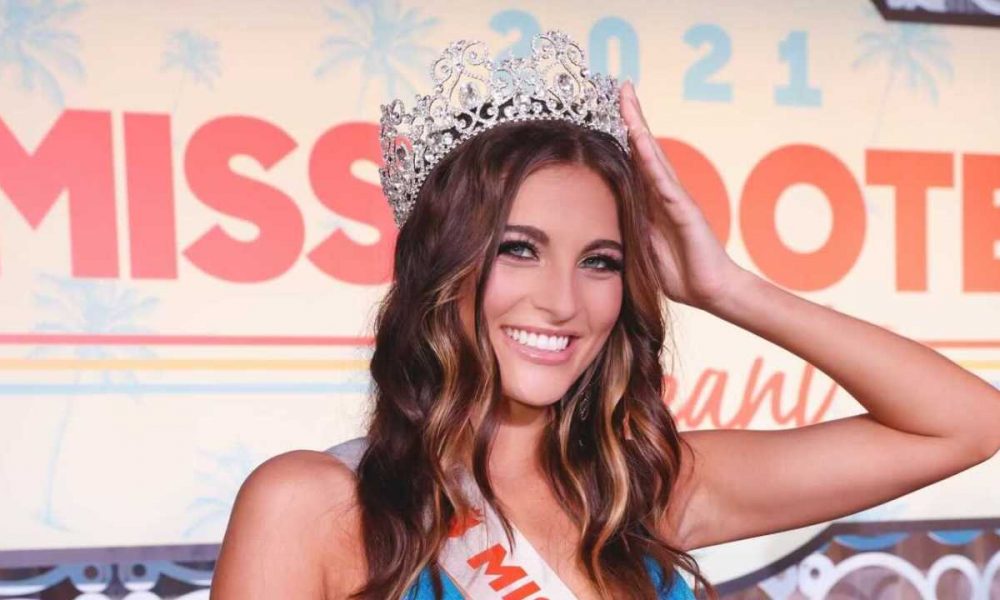 Gianna Tulio crowned Miss Hooters International – Inside Pageant