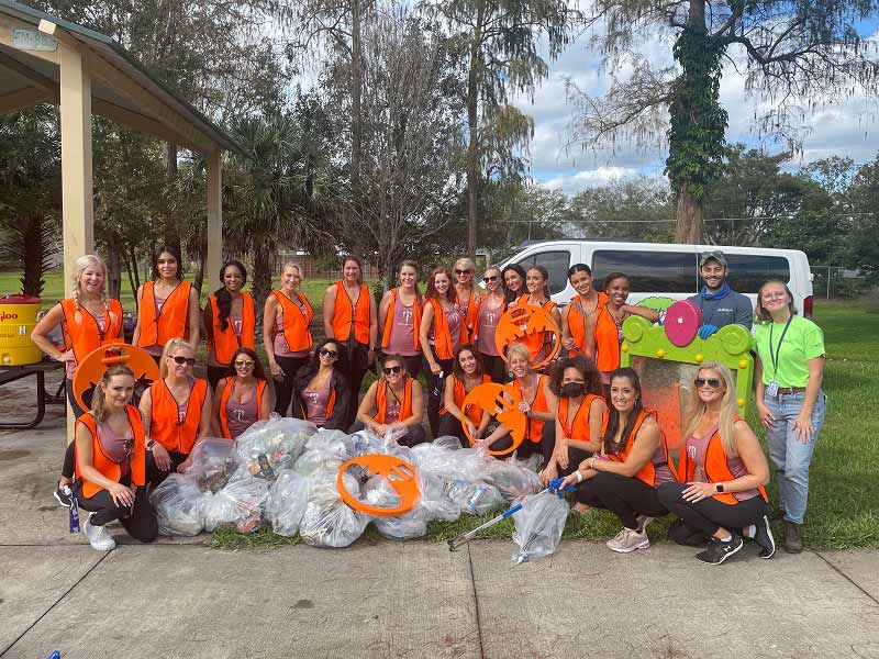 Miss Earth USA Delegates Remove 400 Pounds of Trash from Orlando Parks